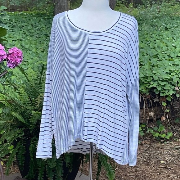 CAbi Tops - CABI Pivot Tee Shirt